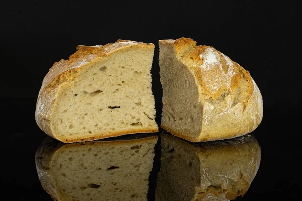 Çavdar buğday ekmeği siyah cam izole