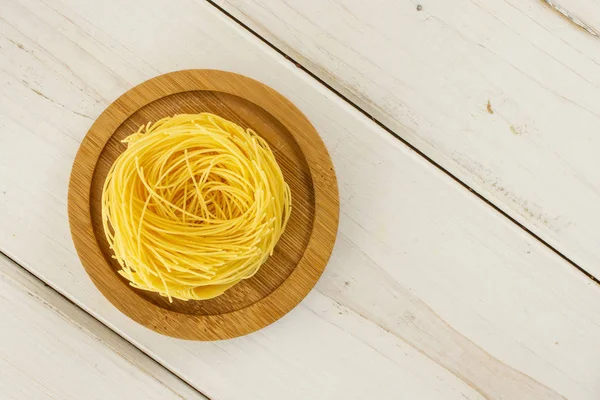 Pasta de pelo de ángel sobre madera gris — Foto de Stock