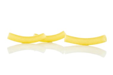 Beyaz üzerinde izole ham Makarna Makarna