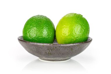 beyaz izole yeşil limon