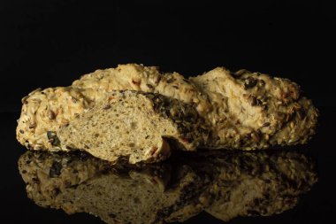 Siyah cam üzerinde izole taze tahıl baget