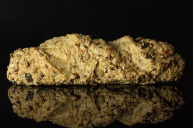 Siyah cam üzerinde izole taze tahıl baget