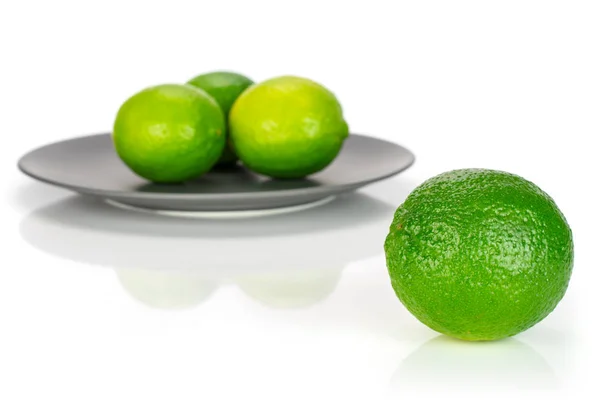 Limun hijau segar diisolasi pada warna putih — Stok Foto