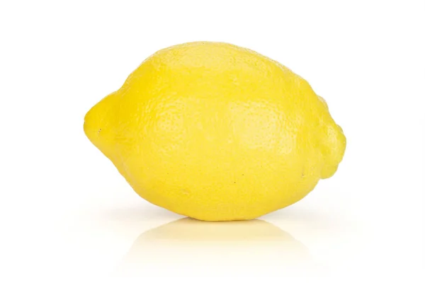 Citron jaune frais isolé sur blanc — Photo