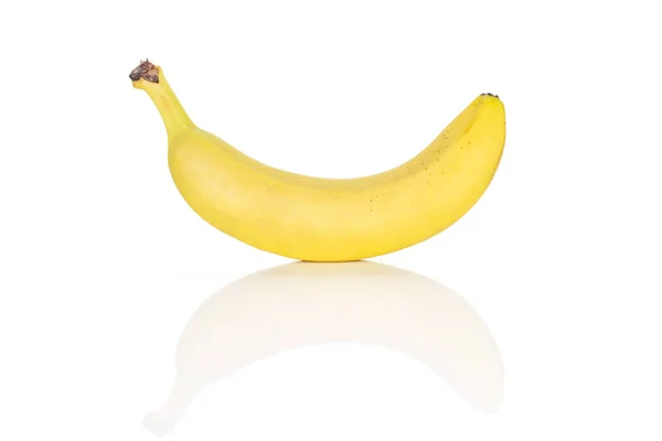 Banane jaune mûre isolée sur blanc — Photo
