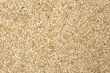 Soyulmamış susam izole