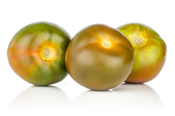 Tomate rouge verdâtre isolée sur blanc — Photo
