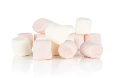 Tatlı kabarık marshmallow beyaz izole