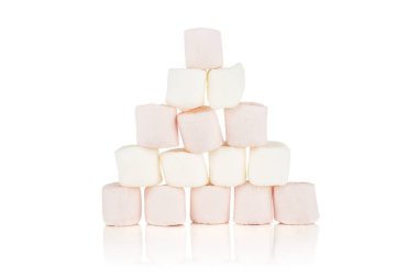 Tatlı kabarık marshmallow beyaz izole