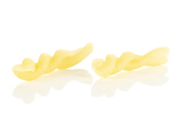 Rauwe pasta Gemelli geïsoleerd op wit — Stockfoto