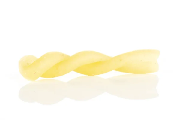 Pasta mentah gemelli diisolasi di atas putih — Stok Foto