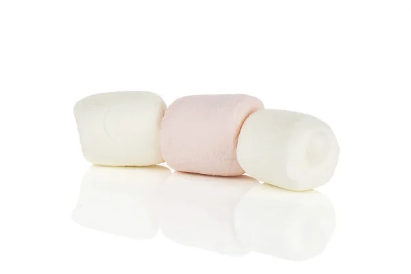 Tatlı kabarık marshmallow beyaz izole — Stok fotoğraf