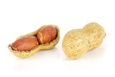 Sarı doğal fıstık beyaz izole