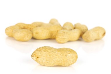 Sarı doğal fıstık beyaz izole