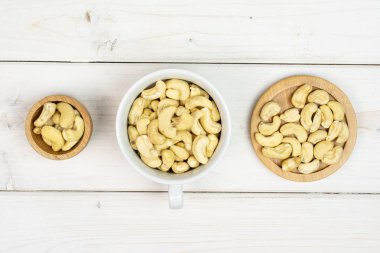 Gri ahşap çiğ tuzsuz kaju