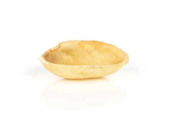 Groene gezouten pistache geïsoleerd op wit — Stockfoto