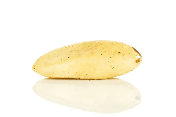 껍질을 벗기지 않은 브라질 너트 고립 된 흰색 — 스톡 사진