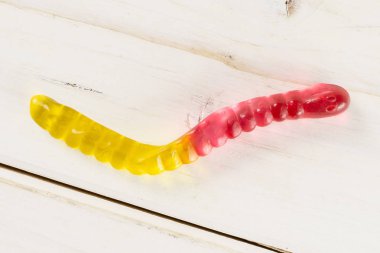 Gri ahşap jöle solucan şeker