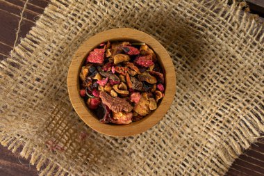 Kahverengi ahşap lavander çilek çay