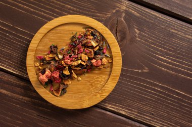 Kahverengi ahşap lavander çilek çay