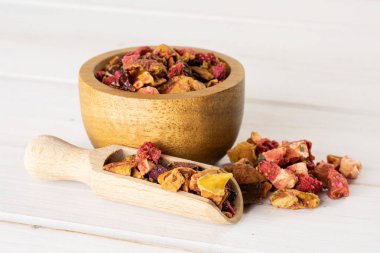 Gri ahşap lavander çilek çayı