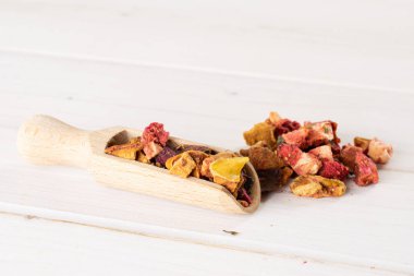 Gri ahşap lavander çilek çayı