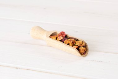 Gri ahşap lavander çilek çayı