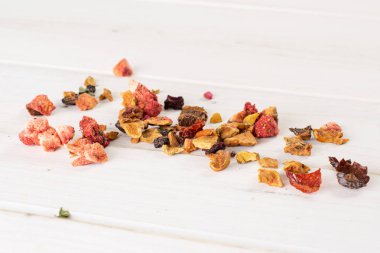 Gri ahşap lavander çilek çayı