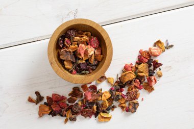 Gri ahşap lavander çilek çayı