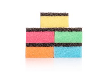 Mutfak temizleme süngeri beyaz izole