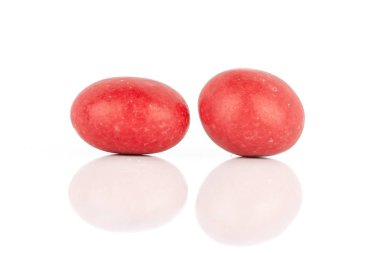 Şekerli fındık dragee beyaz izole