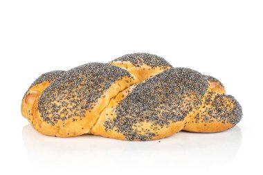 Bükülmüş haşhaş tohumu çörek beyaz izole