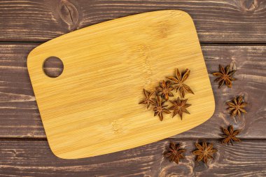 Kahverengi ahşap kuru yıldız anason