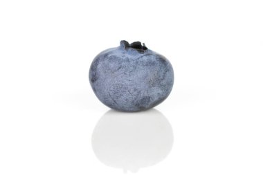 Fresj mavi böğürtlen beyaz izole