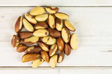 Gri ahşap çiğ brezilya fıstığı