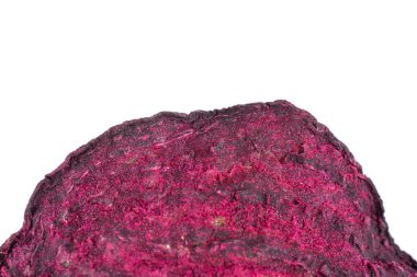 Beyaz üzerine izole edilmiş kurutulmuş kırmızı pancar