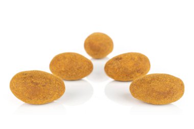 Çikolata tarçın badem beyaz izole