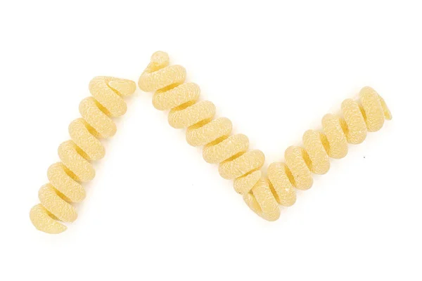 Сирі макарони фузілі бакаті ізольовані на білому — стокове фото
