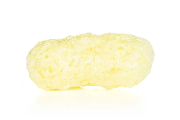 Gesalzene Maiskörner isoliert auf weiß — Stockfoto