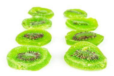 Beyaz izole tatlı şekerli kivi