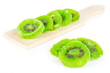 Beyaz izole tatlı şekerli kivi