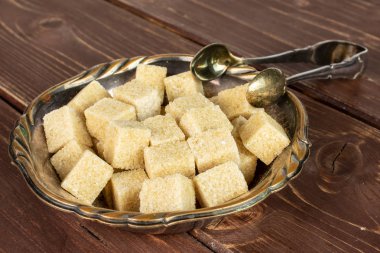 Kahverengi ahşap kahverengi şeker küpü