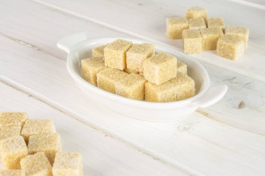 Gri ahşap kahverengi şeker küpü