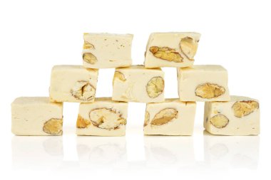 Beyaz nougat şeker beyaz izole