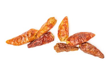 Kuru kırmızı pepperoncino biber beyaz izole