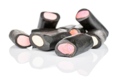 Siyah meyan kökü şeker beyaz izole