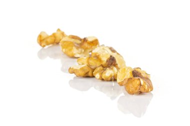 Kahverengi badem fıstığı beyaz izole