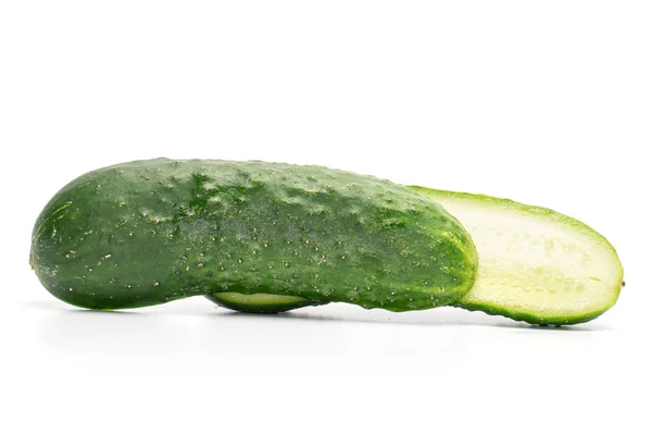 Färsk betning gurka isolerad på vitt — Stockfoto