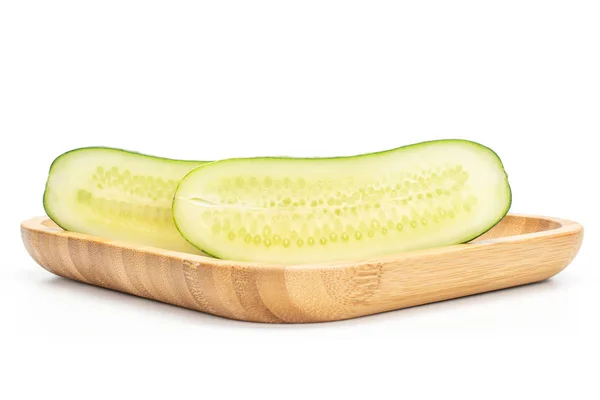 Färsk grön gurka isolerad på vit — Stockfoto
