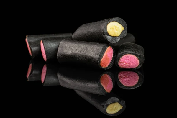 검은 감초 사탕 에 고립 된 검은 유리 — 스톡 사진